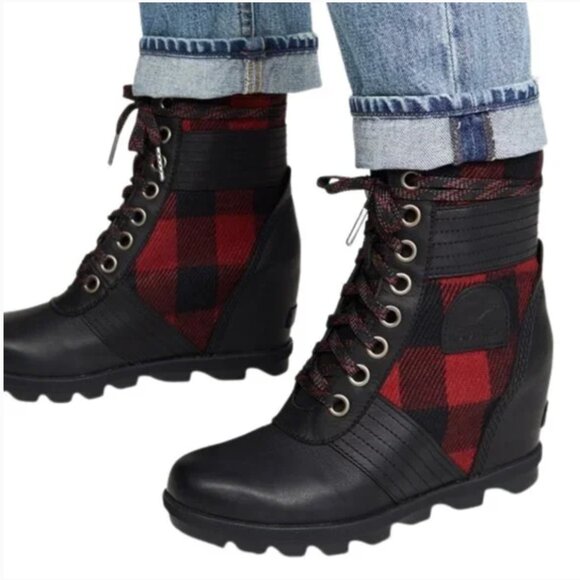 Sorel Lexie Wedge Boots Black Red Leather Buffalo Plaid NL3377-010 Women's 8.5 - Picture 1 of 16